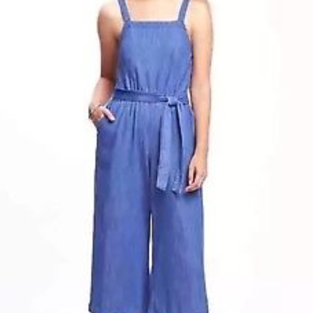 Jean romper with tie and pockets!